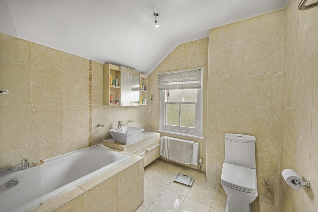 3 bedroom terraced house for sale in Elm Road, Hale, Altrincham, WA15